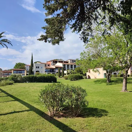 Chez Adriana Proche Avec Piscine アパート グリモー